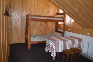 Гостевой дом Guest House Mansarda Яремче Четырехместный номер-3