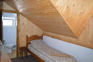 Гостевой дом Guest House Mansarda Яремче Классический трехместный номер-4