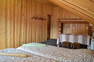 Гостевой дом Guest House Mansarda Яремче Четырехместный номер-6