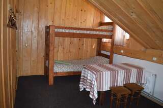 Гостевой дом Guest House Mansarda Яремче Четырехместный номер-8