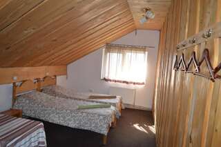 Гостевой дом Guest House Mansarda Яремче Четырехместный номер-10